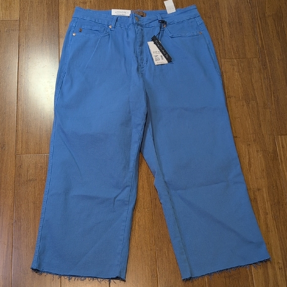 Judy Blue TANNER Mid-Rise Tummy Control Raw Hem Cropped Wide Leg Jeans